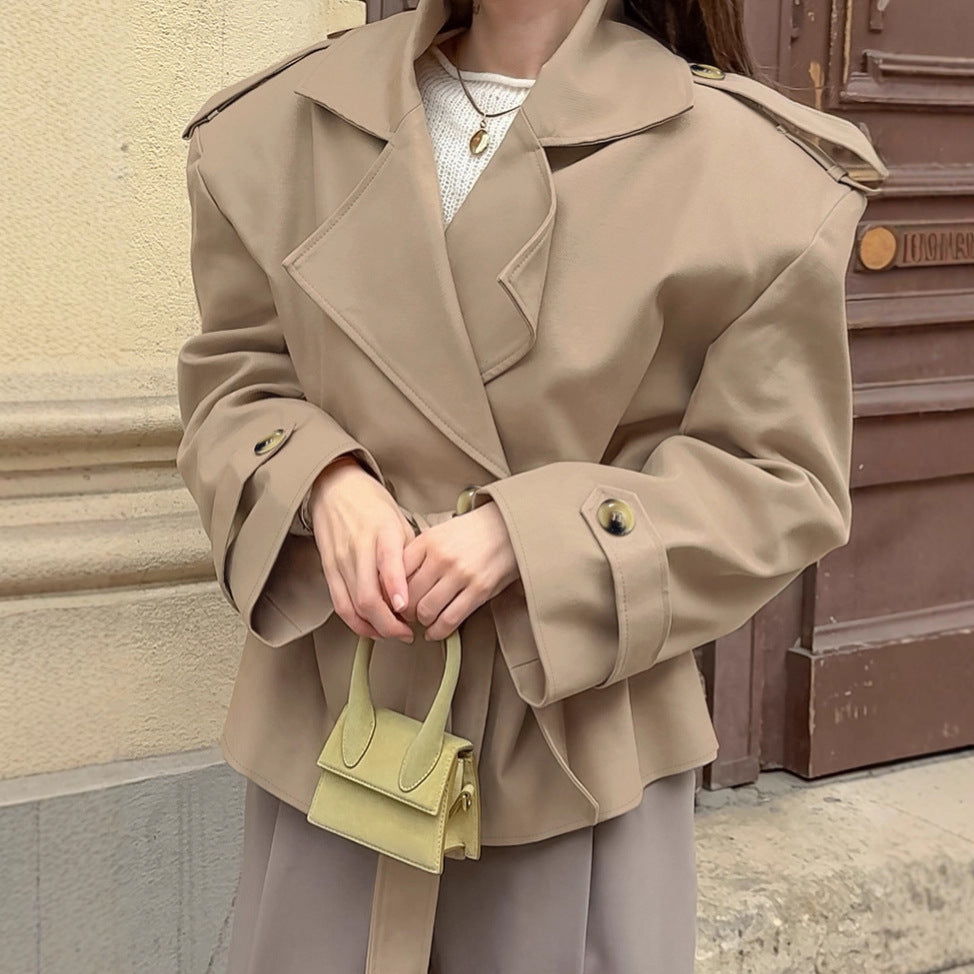 Damen Oversized Trenchcoat mit breitem Kragen und dekorativen Knopfdetails EB