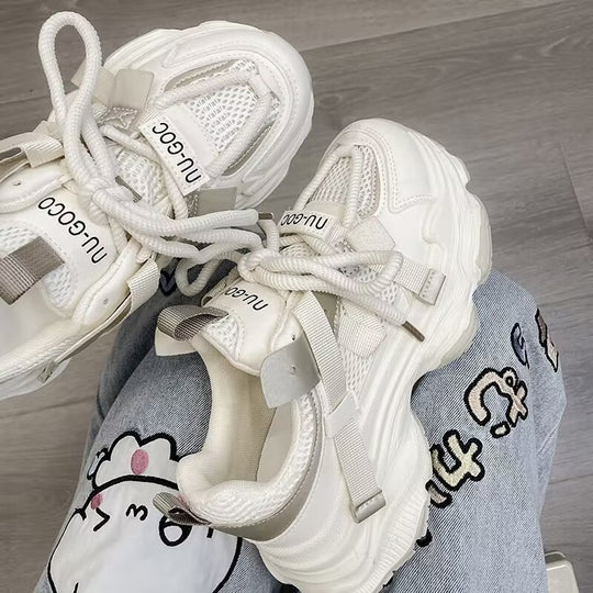 Damen Sportliche Sneakers mit atmungsaktiver Mesh-Oberfläche und modischen Akzenten EB