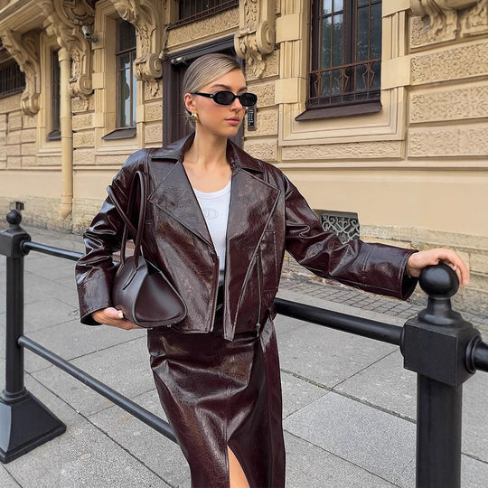 Damenatelier-inspiriertes kleid mit tailliertem Schnitt und schickem Gürtel EB