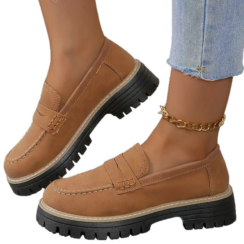Damen robuster Plateau-Halbschuh im Loafer-Stil mit profilierter Gummisohle und dekorativem Steg EB