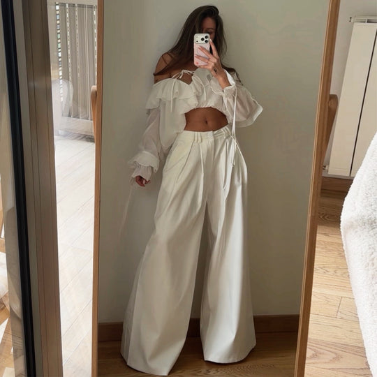 Damen Bluse mit voluminösen Rüschendetails und Kapitänsärmeln EB