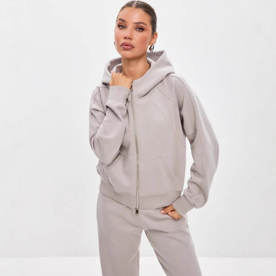 Damen entspanntes Fleece-Zweiteiler Set mit Raglan-Kapuzenjacke, durchgehendem Reißverschluss und gerader Relax-Jogginghose Eichborn Berlin