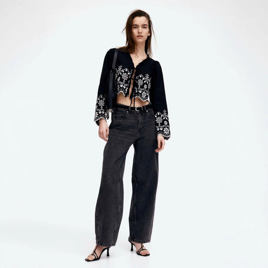 Damen elegante Bluse mit floralen Stickereien und Rüschen EB
