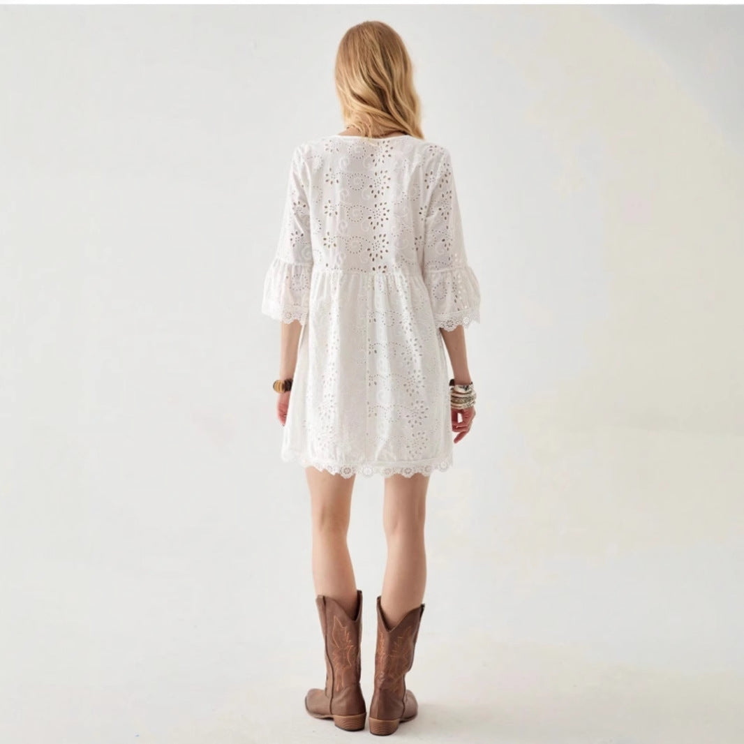 Damen Bluse mit verspieltem Lochmuster und Rüschendetails EB