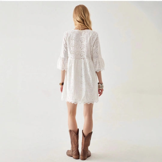 Damen Bluse mit verspieltem Lochmuster und Rüschendetails EB