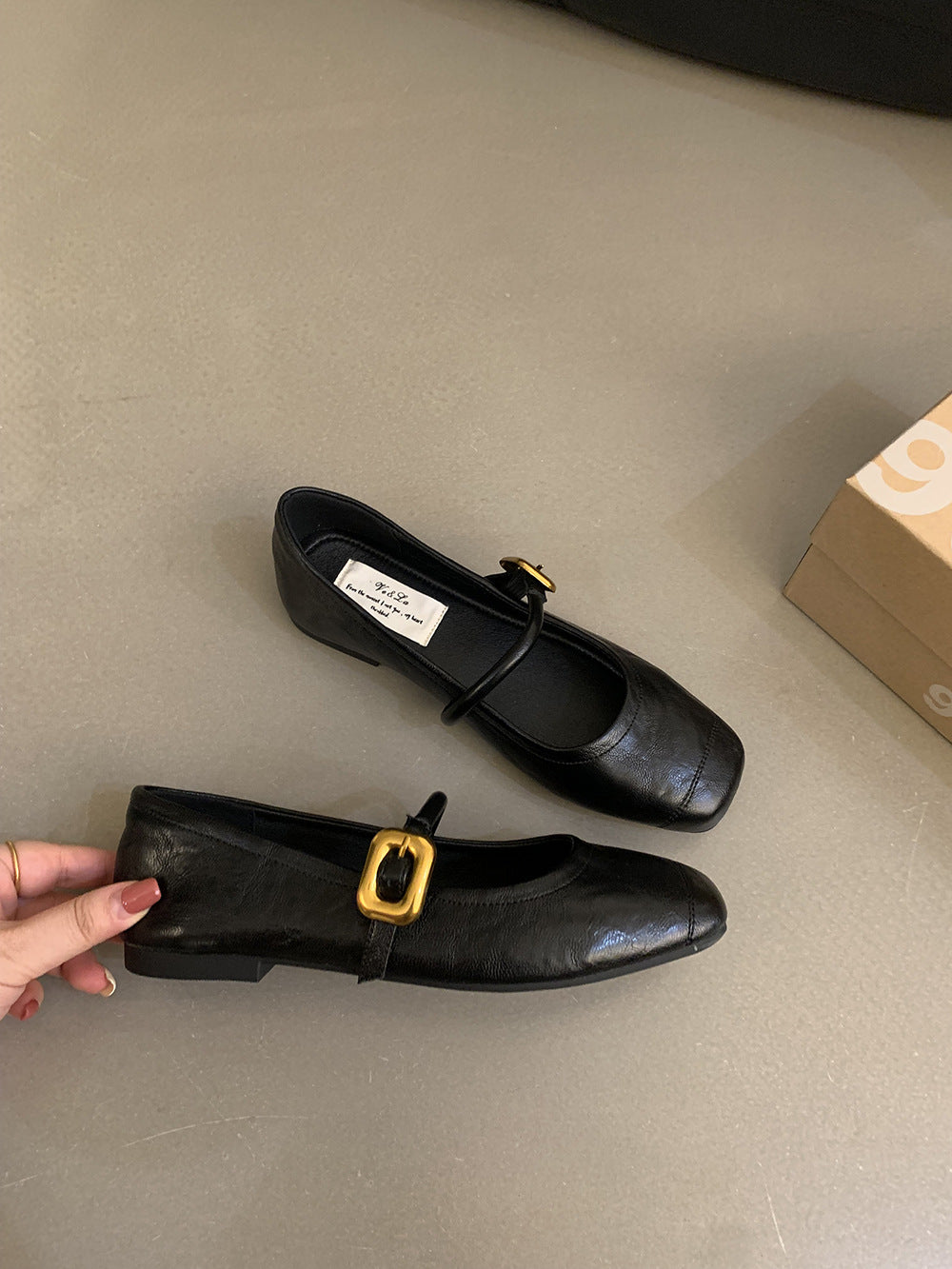 Damen elegante Ballerinas mit modischem Riemchen und stabiler Sohle EB