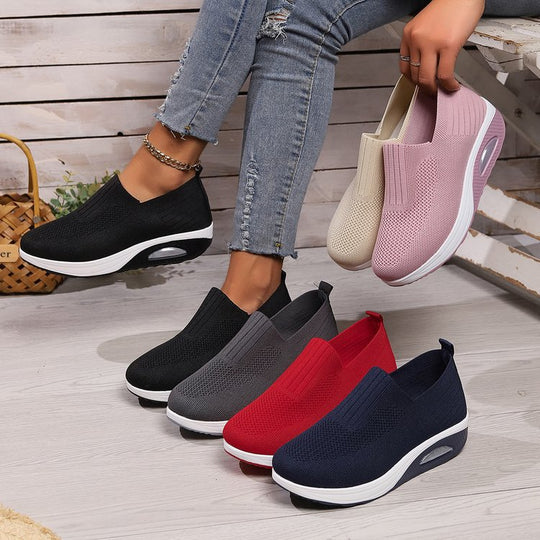 Damen Sportliche Slip-On Sneakers mit elastischem Obermaterial und dämpfender Sohle EB
