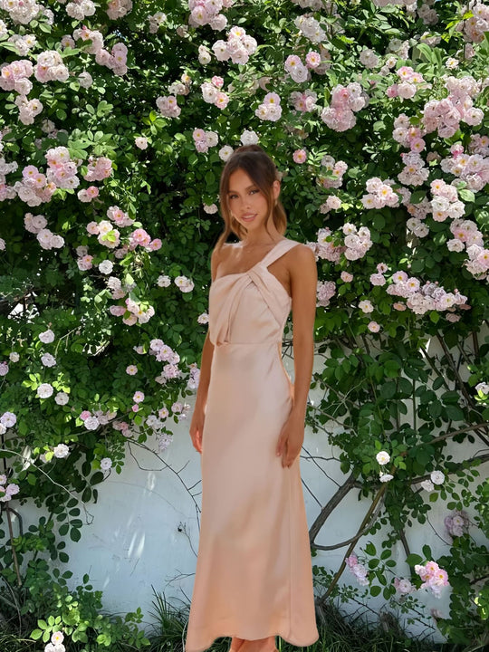 Damen Elegantes Maxikleid mit asymmetrischem Oberteil und schwingendem Saum EB