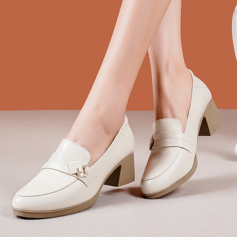 Damen Elegante Mokassins mit modischem Schmuckdetail und bequemen Blockabsatz EB