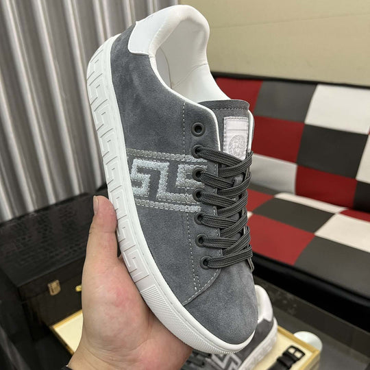 Damen Sneakers mit modischem Logo-Detail und rutschfester Laufsohle EB