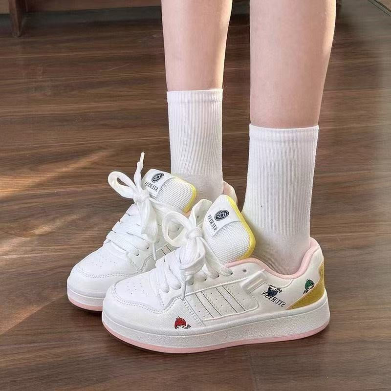 Damen Sneakers mit lustigen Applikationen und rutschfester Sohle EB