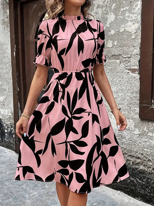 EB | Kleid mit Rundhalsausschnitt und Rüschen