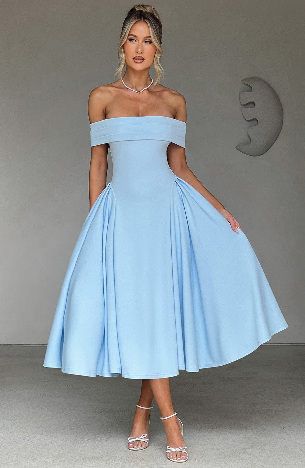 Damen Elegantes Abendkleid mit Schulterfreiem Design und Voluminösem Rock EB