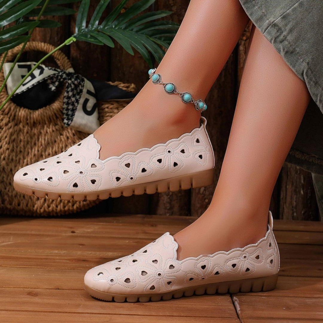 Damen Bequeme Slip-On Ballerinas mit floralem Cut-Out-Design EB