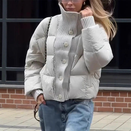 Damen gesteppte Jacke mit voluminösem Kragen und praktischen Knopfdetails EB