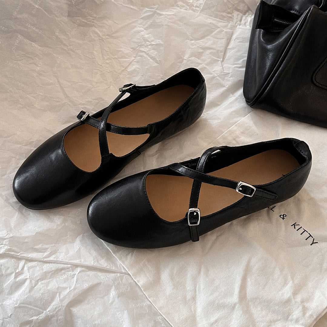 Damen Ballerinas mit dekorativem Riemen und zeitlosem Design EB