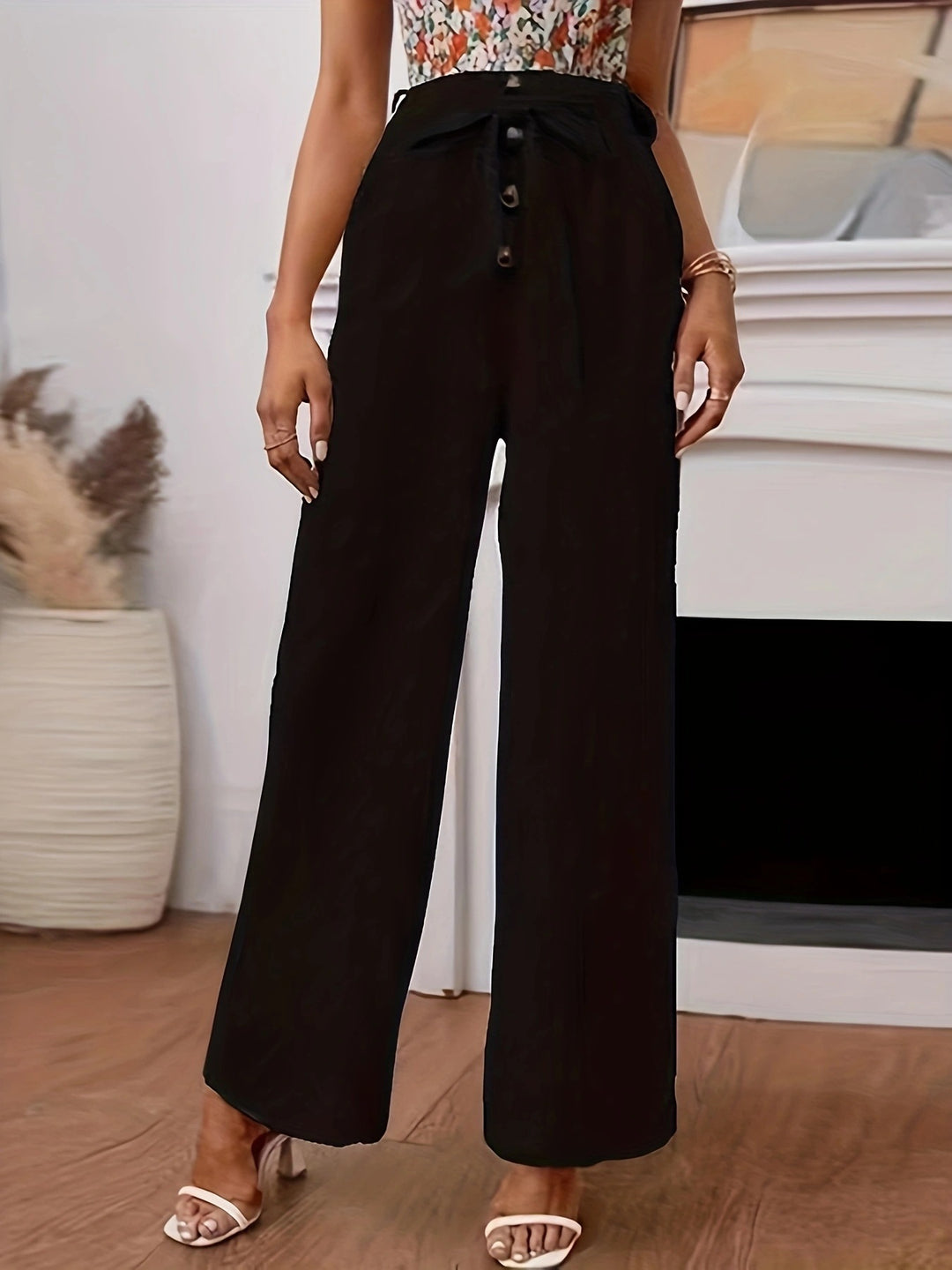 Damen Weit geschnittene Hose mit hohem Bund und praktischen Knopfdetails EB