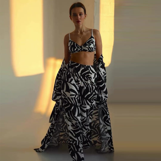 Damen Strandoutfit mit angesagtem floralem Muster EB