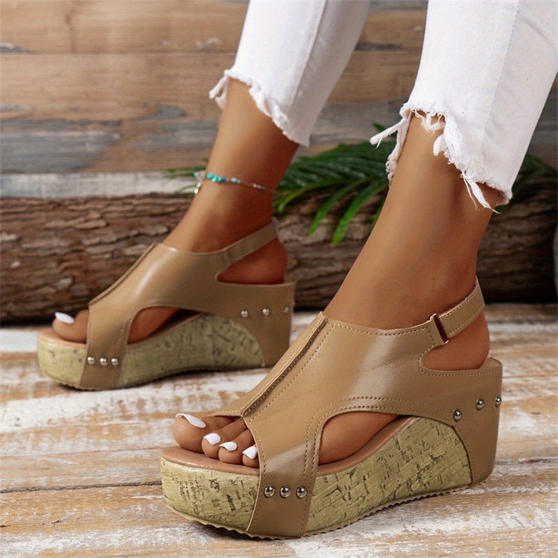 Damen Wedge-Sandaletten mit modernem Cut-Out Design und elastischem Riemen EB