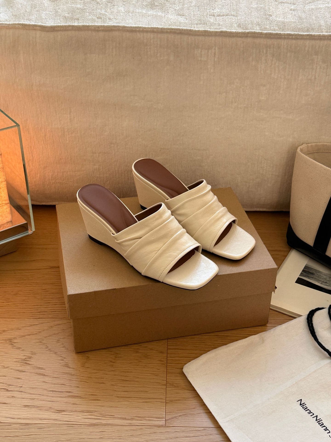 Damen Komfortable Plateau-Sandalen mit geschlossenen Zehen und elegantem Riemen EB
