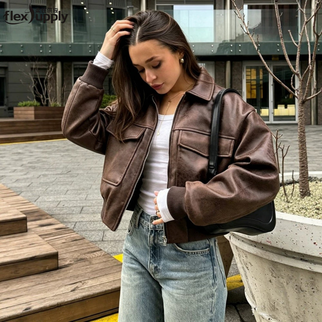 Damen nan kurzer Bomberjacke in Veloursleder‑Optik mit großen Pattentaschen und Rippbündchen EB