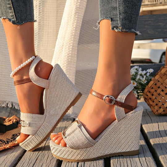 Damen Wedge-Sandalen mit verstellbarem Riemen und eleganter Schnallenapplikation EB