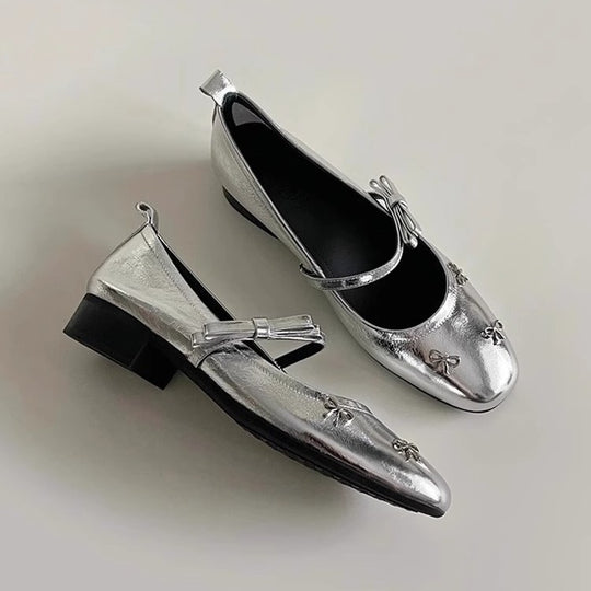 Damen Ballerina-Schuhe mit schimmernder Oberfläche und dekorativem Schleifendetail EB