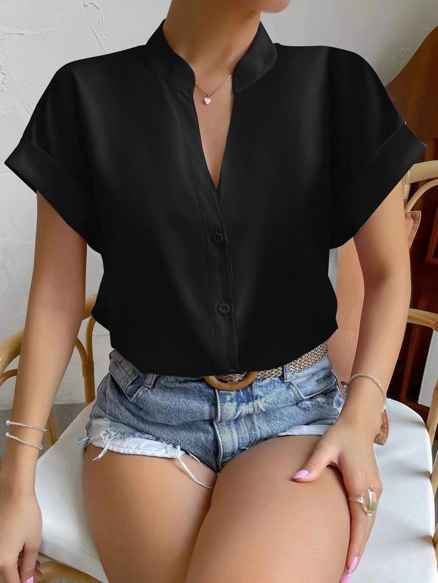 Damen Elegante Kurzarmbluse mit Stehkragen und subtilen Knopfdetails EB