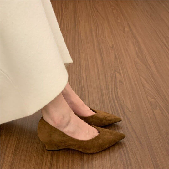 Damen spitze Wedge-Pumps aus samtweichem Velours EB
