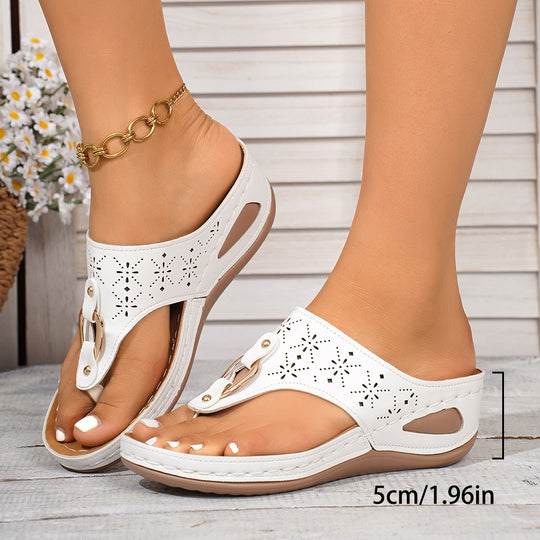 Damen Komfortable Zehentrenner-Sandalen mit modischem Schnitt und ergonomischem Fußbett EB