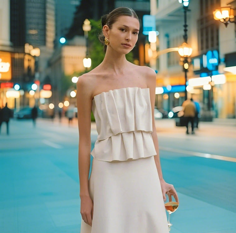 Damen Abendkleid mit schulterfreiem Oberteil und fließendem Saum EB