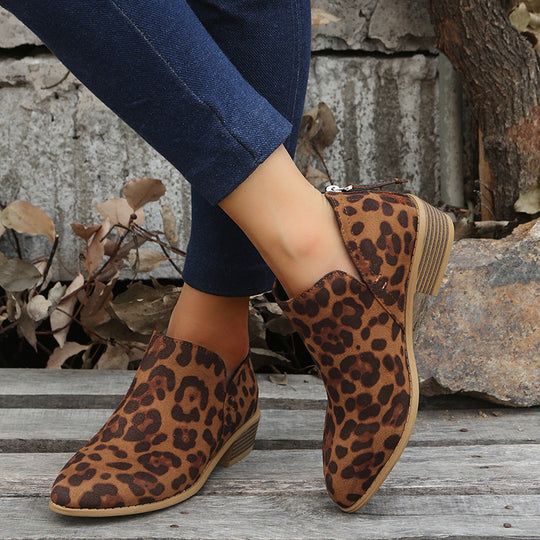 Damen nan V‑Cut Ankleboots aus softem Microvelours mit gestapeltem Blockabsatz und ergonomischem Komfortfußbett EB