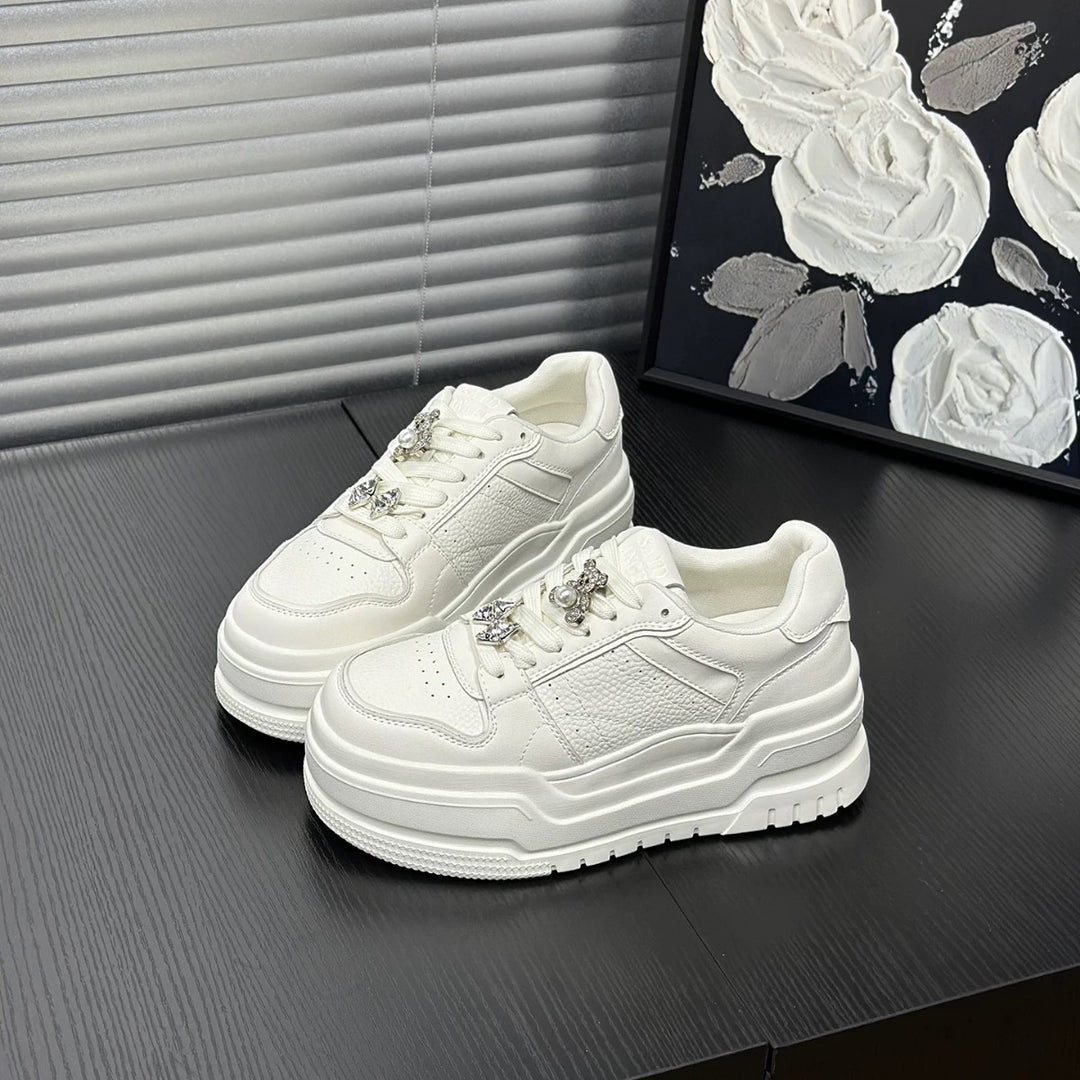 Damen modische Sneaker mit luxuriösem Schmuckdetail und komfortabler Plateau-Sohle EB