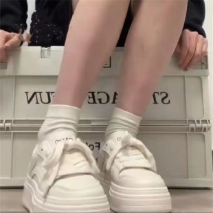Damen Sneaker mit hochgezogener Plateausohle und atmungsaktiver Oberflächenstruktur EB