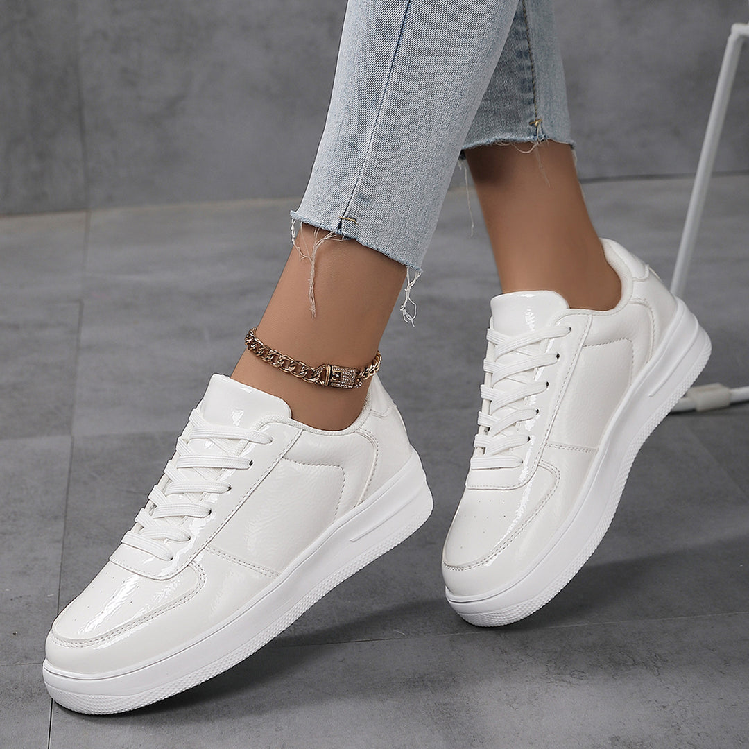 Damen Sportliche Sneakers mit Hochglanz-Oberfläche und rutschfester Sohle EB