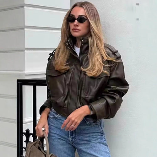 Damen nan kurz geschnittene Military-inspirierte Kunstlederjacke mit hohem Stehkragen, aufgesetzten Pattentaschen, Schulterklappen und geripptem Bund EB