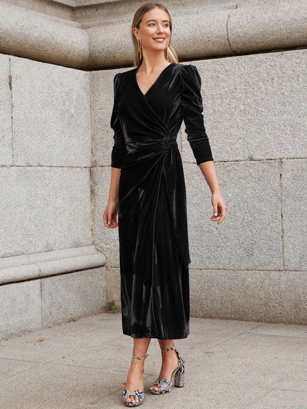 Damen Elegantes Wickelkleid mit Puffärmeln und Goldakzenten EB