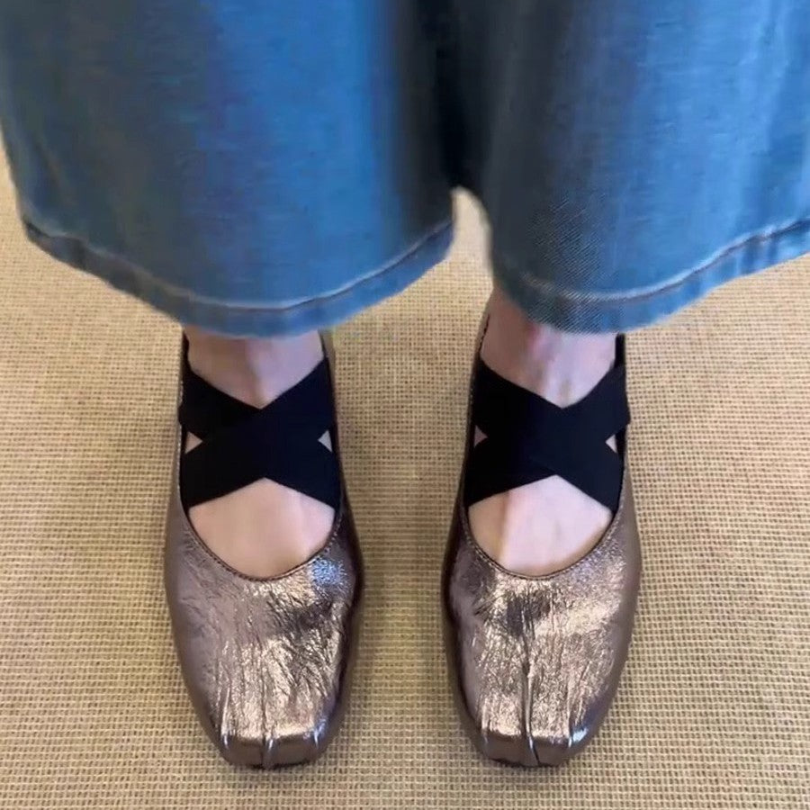 Damen Ballerina-Schuhe mit modischem Kreuzriemen und glänzender Oberfläche EB