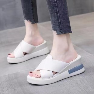 Damen bequeme Plateau-Sandalen mit elegantem Schnitt und ergonomischer Fußbettgestaltung EB