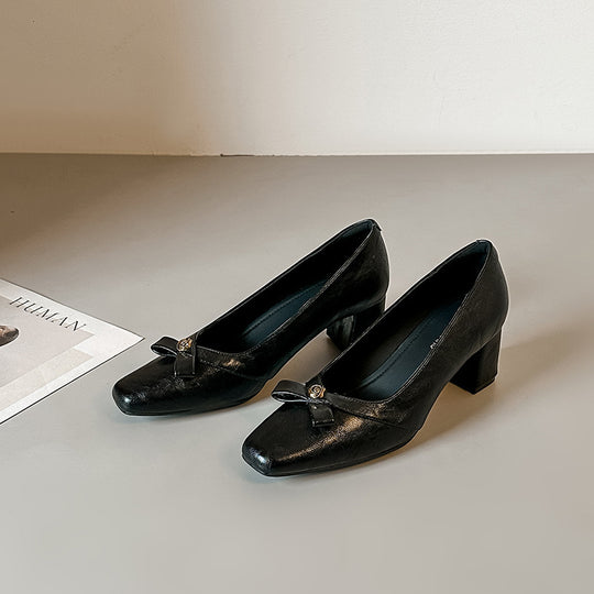 Damen Elegante Pumps mit Dekorativem Schmuckdetail EB