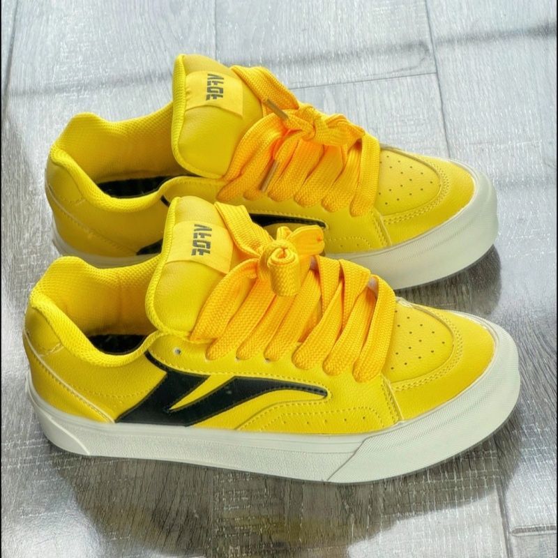 Damen Sportliche Sneakers mit innovativem Schnürsystem EB