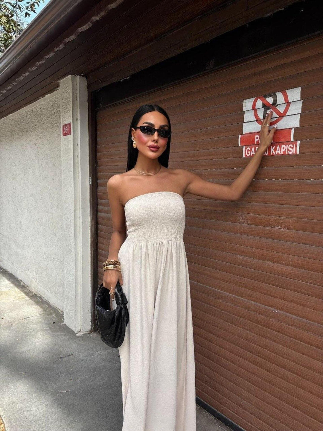 Damen Maxikleid mit elegantem Oberteil und fließendem Rock EB