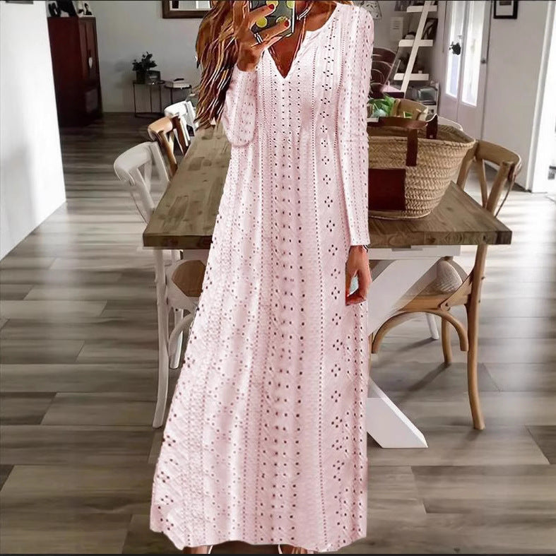 Damen Maxikleid mit filigranem Lochmuster und V-Ausschnitt EB
