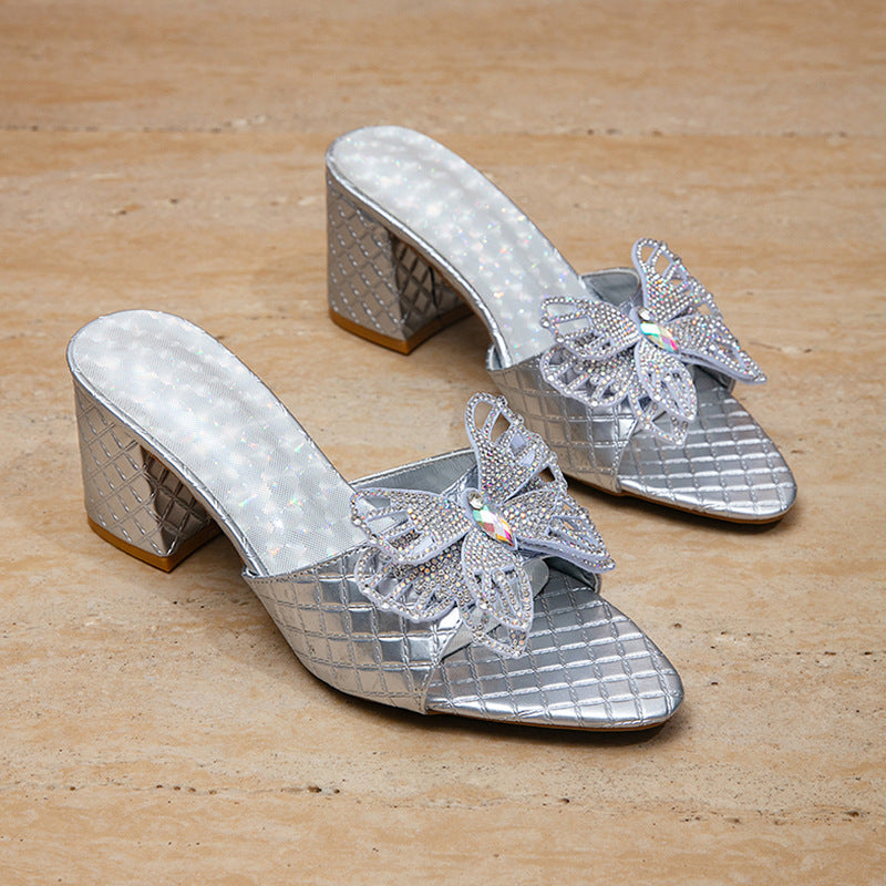 Damen Glamouröse Mules mit funkelnden Schmetterlingsdetails EB