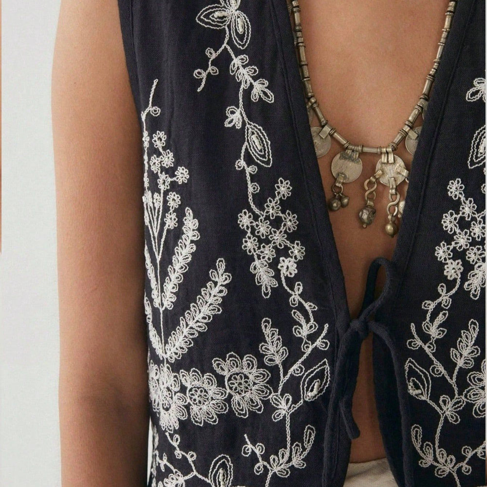 Damen elegante bestickte Weste mit offenem Schnitt und seitlichen Binde-Details EB