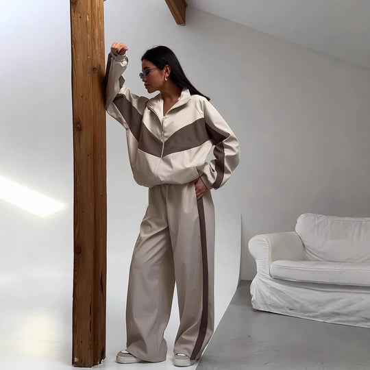 Damen sportives Zweiteiler-Set aus Oversize-Trackjacke mit Reißverschluss und weitem Bundfalten-Hose Eichborn Berlin