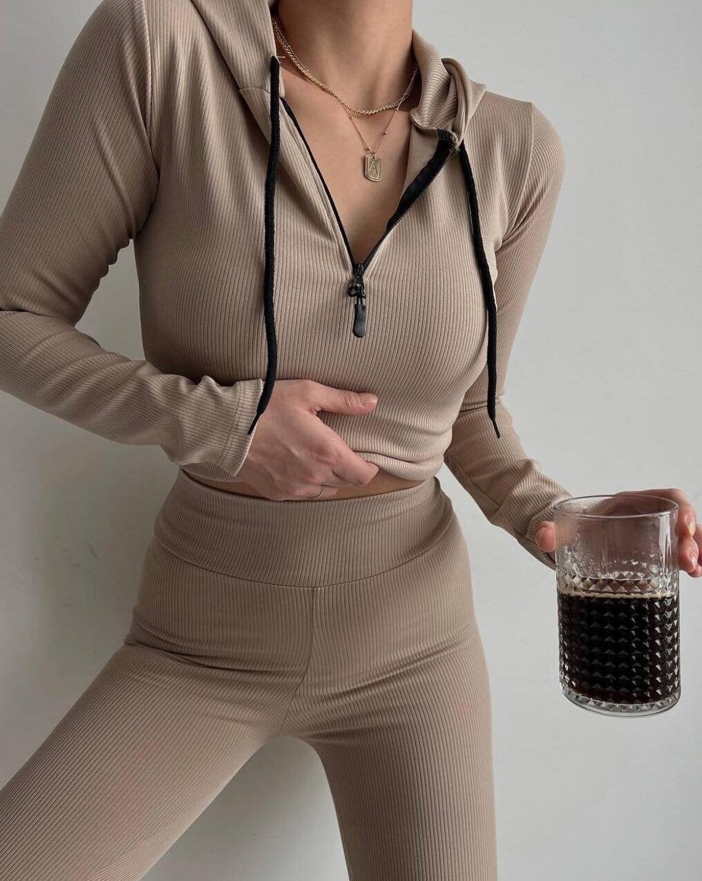 Damen figurnahes Rippjersey-Halbzip-Set mit tailliertem Longsleeve und High-Waist-Leggings EB