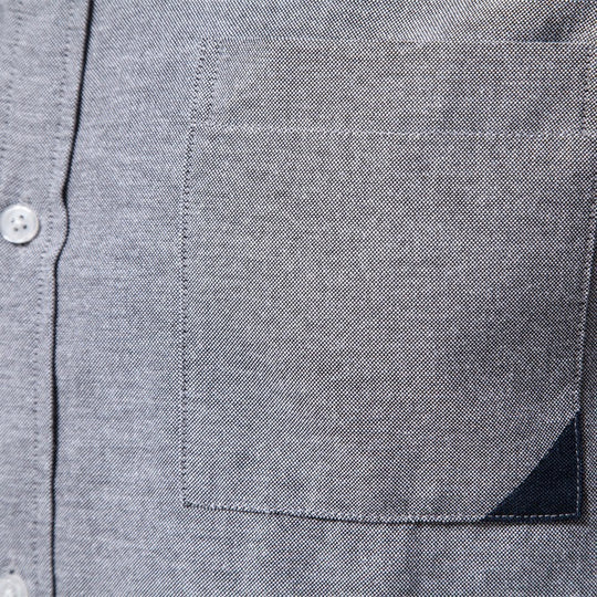 Herren Baumwollhemd mit modernem Schnitt und praktischem Brusttasche EB