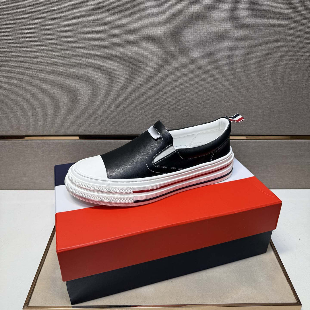 Damen Komfortable Slip-On Sneakers mit modischem Design und raffiniertem Sohlenprofil EB