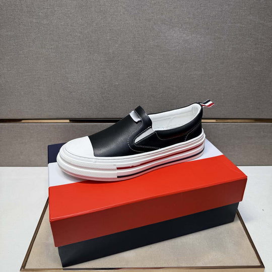 Damen Komfortable Slip-On Sneakers mit modischem Design und raffiniertem Sohlenprofil EB